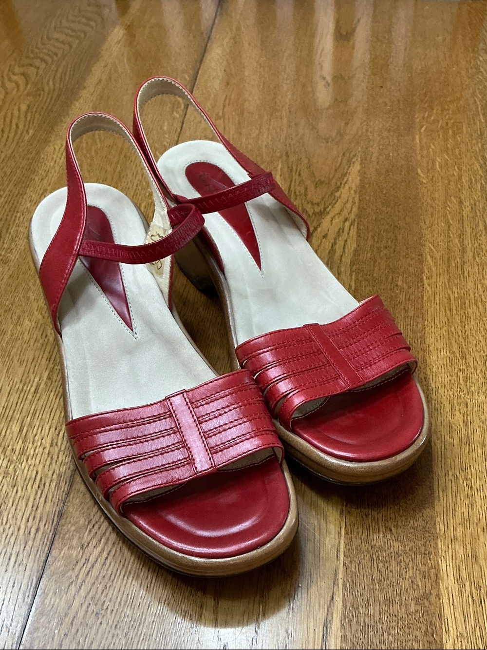 Woman’s Dansko red slip on sandals. Size 39. Like new! Elastic ankle strap. Cute